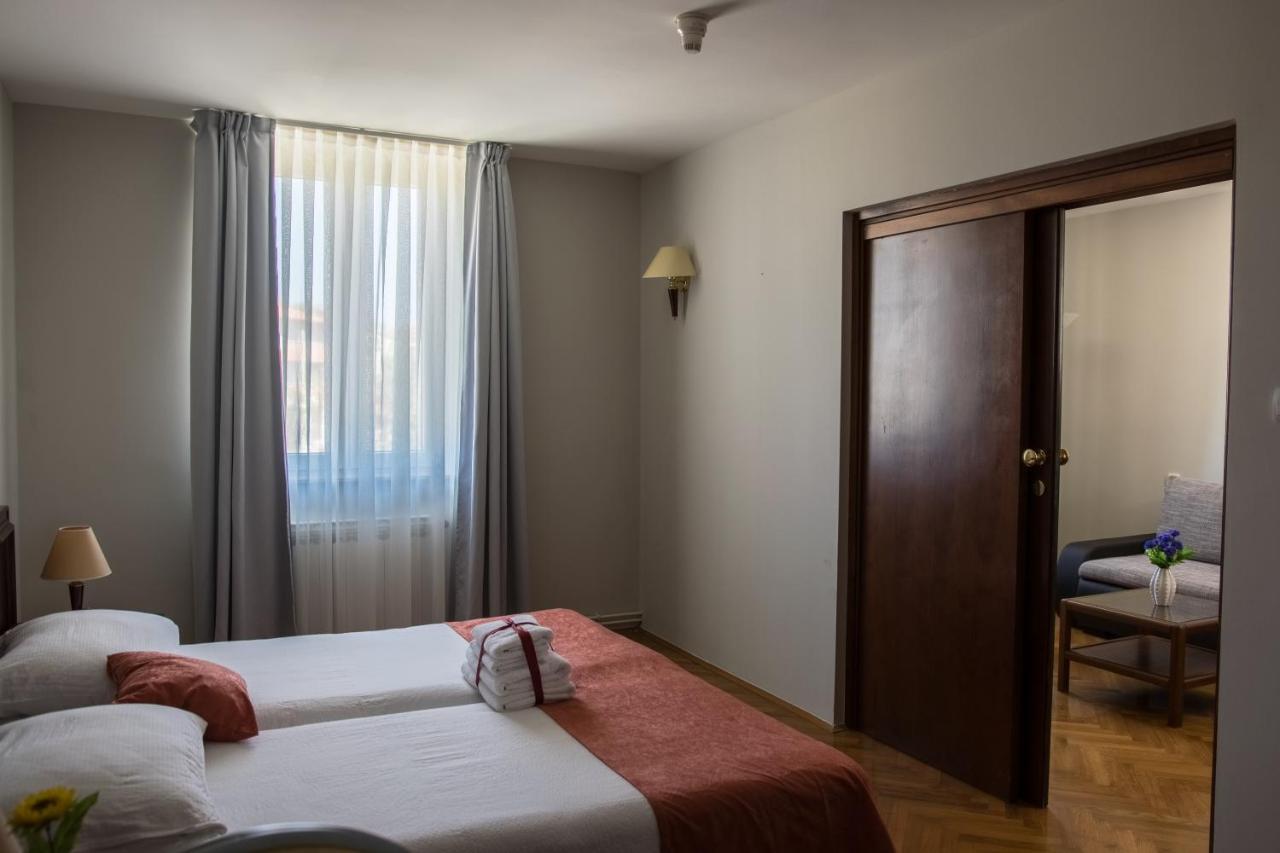 Hotel Minerva 메덜린 외부 사진