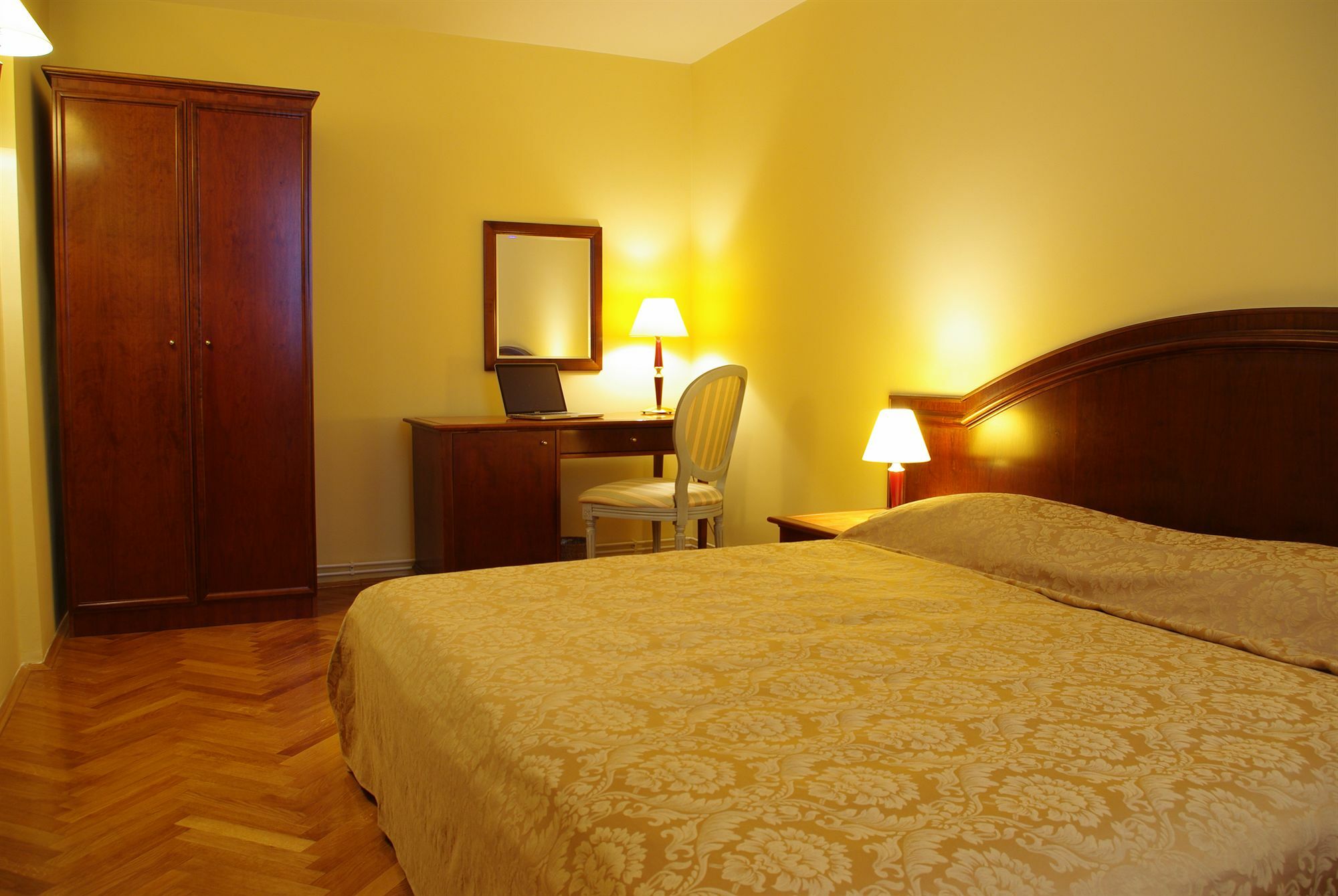 Hotel Minerva 메덜린 외부 사진
