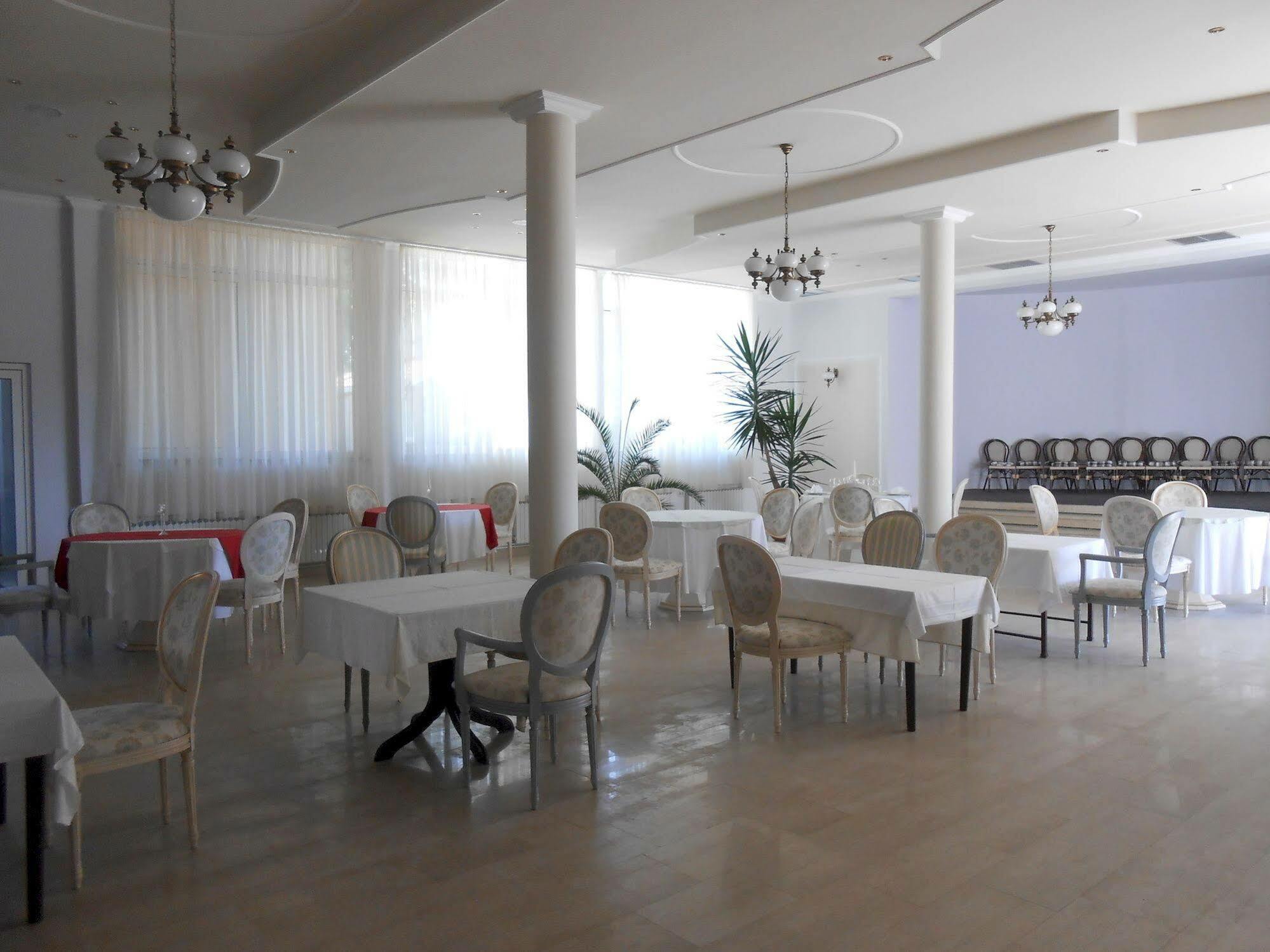 Hotel Minerva 메덜린 외부 사진